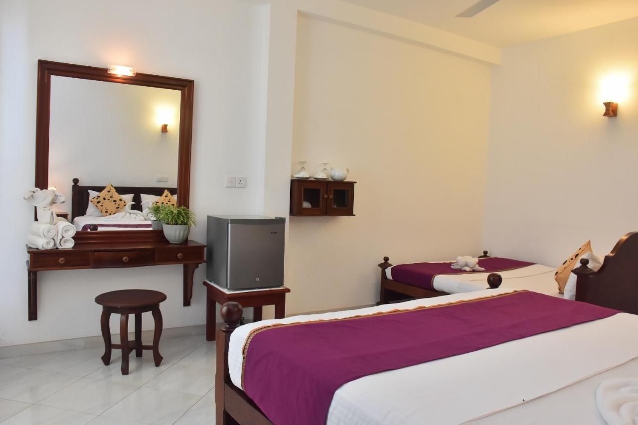 Villa De White Sambur 希克杜沃 外观 照片