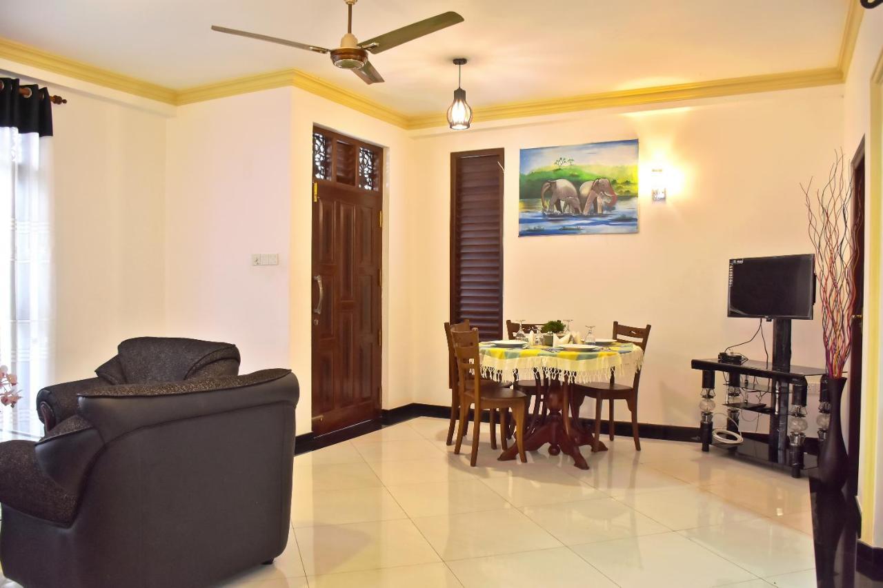 Villa De White Sambur 希克杜沃 外观 照片