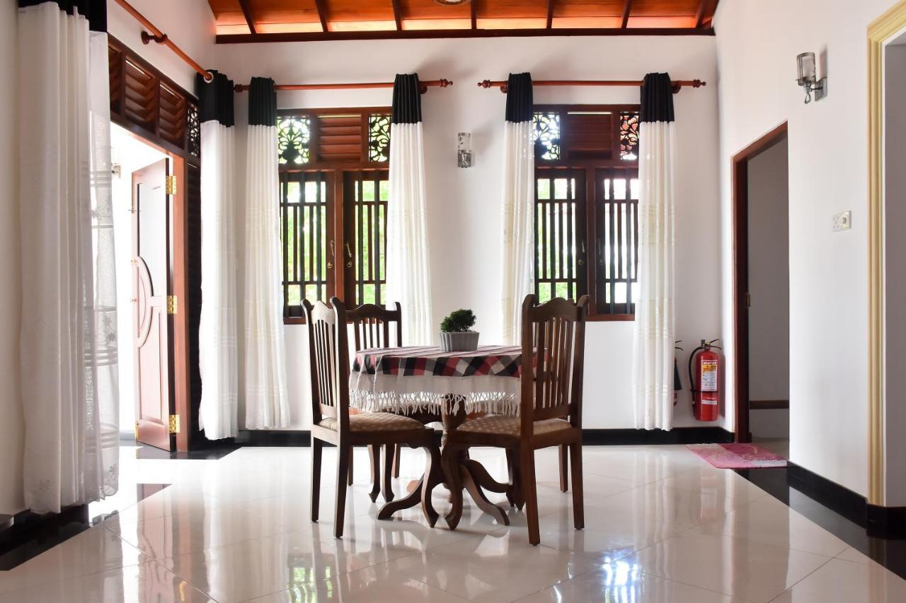 Villa De White Sambur 希克杜沃 外观 照片