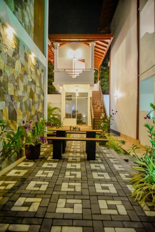 Villa De White Sambur 希克杜沃 外观 照片