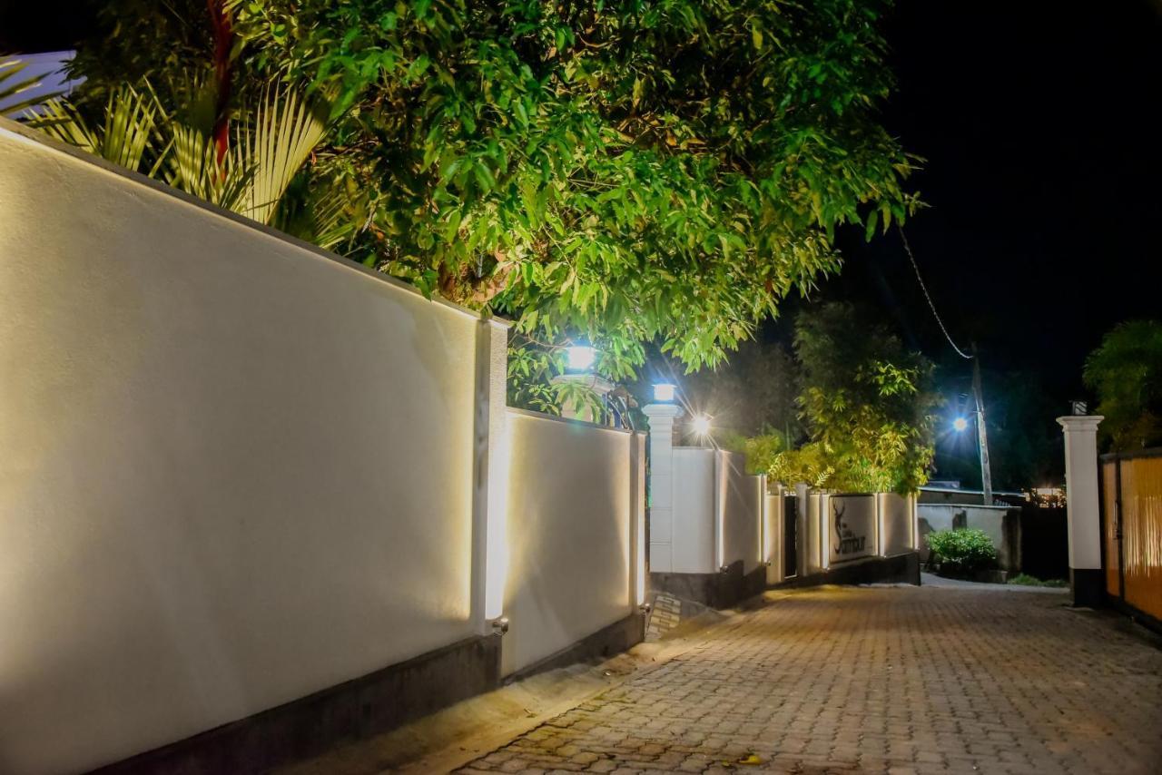 Villa De White Sambur 希克杜沃 外观 照片