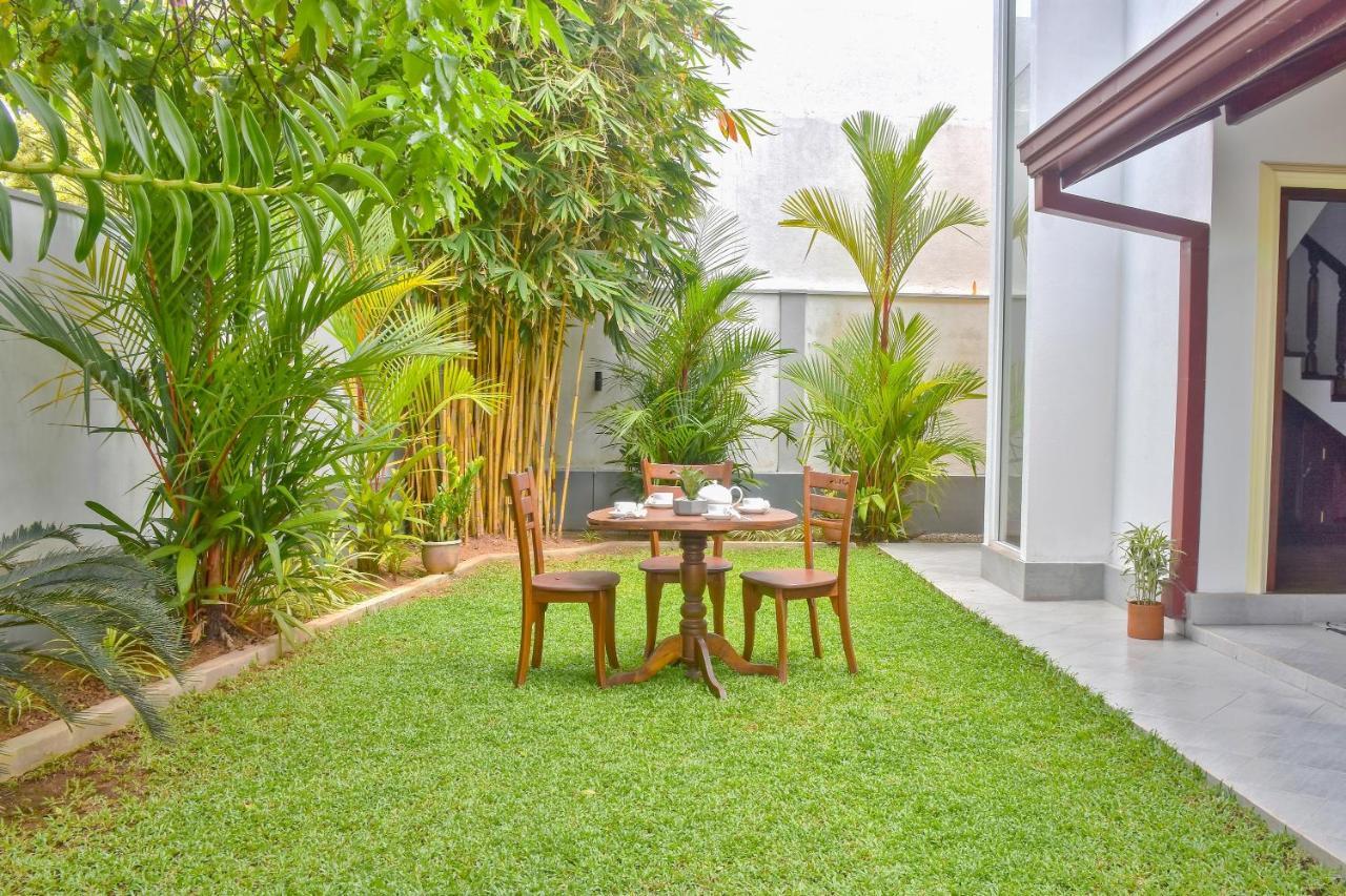 Villa De White Sambur 希克杜沃 外观 照片